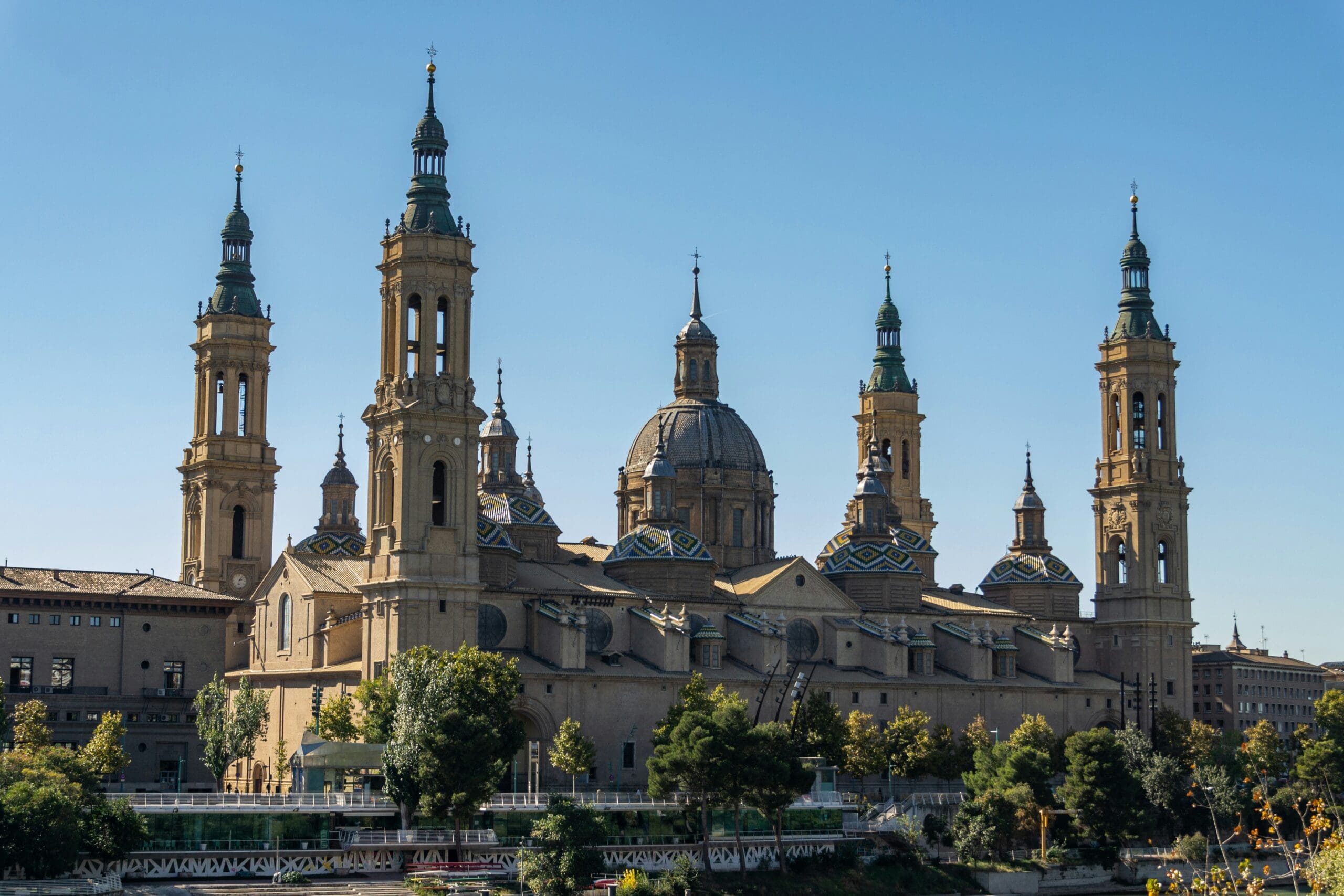 Exterior view of the Basílica del Pilar in Zaragoza