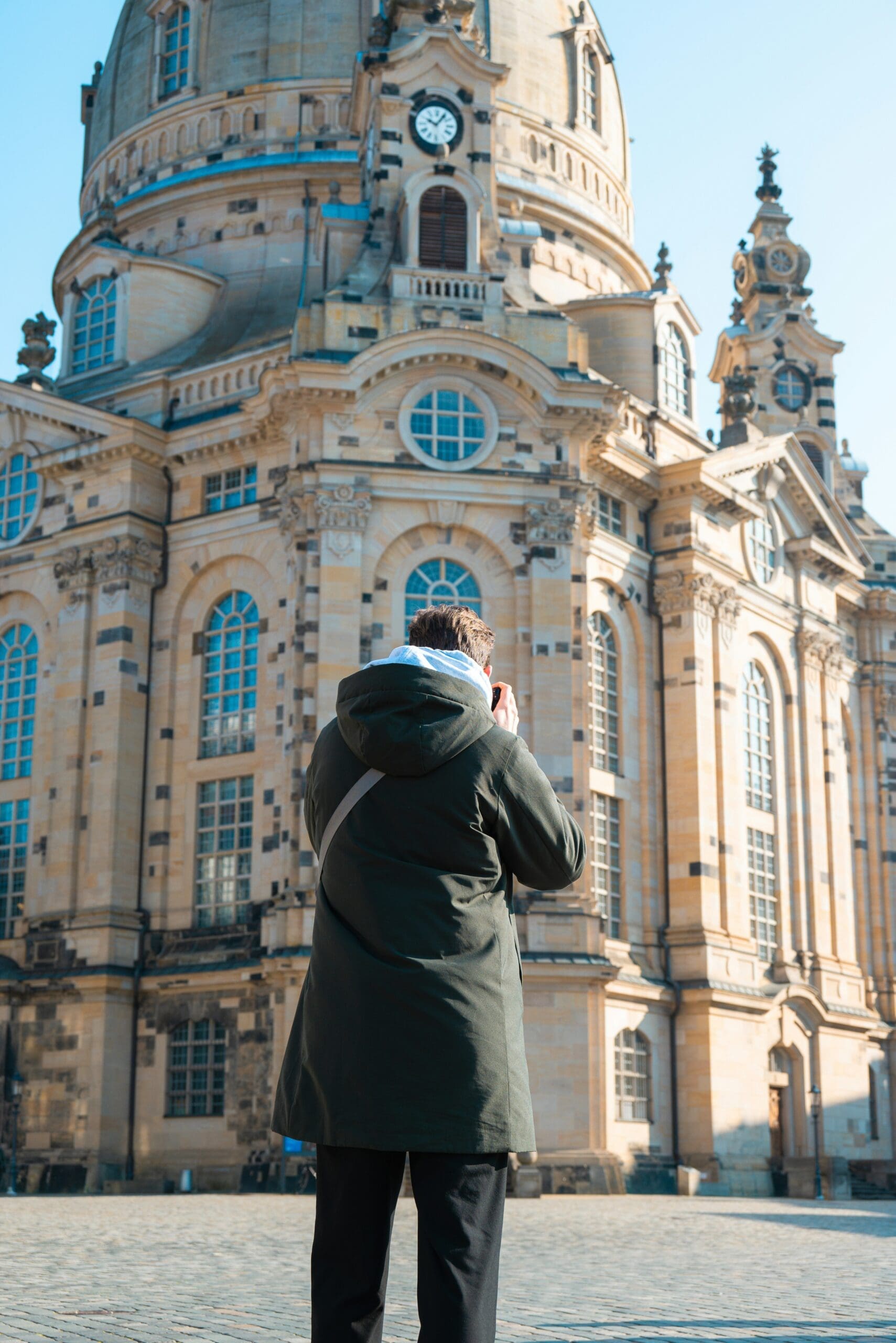 Besucher vor der Frauenkirche in Dresden