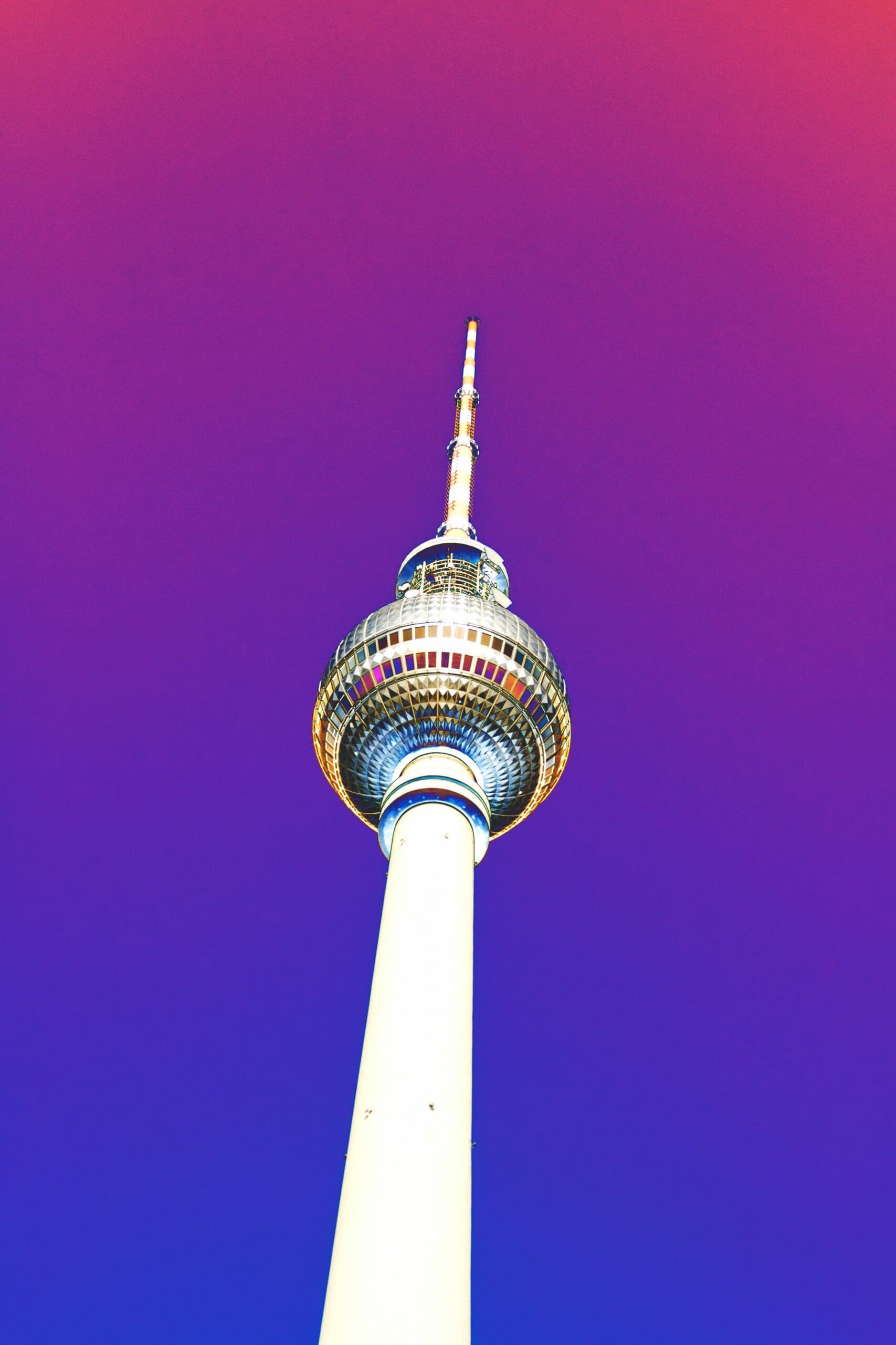 Berliner Skyline mit Fernsehturm im Hintergrund
