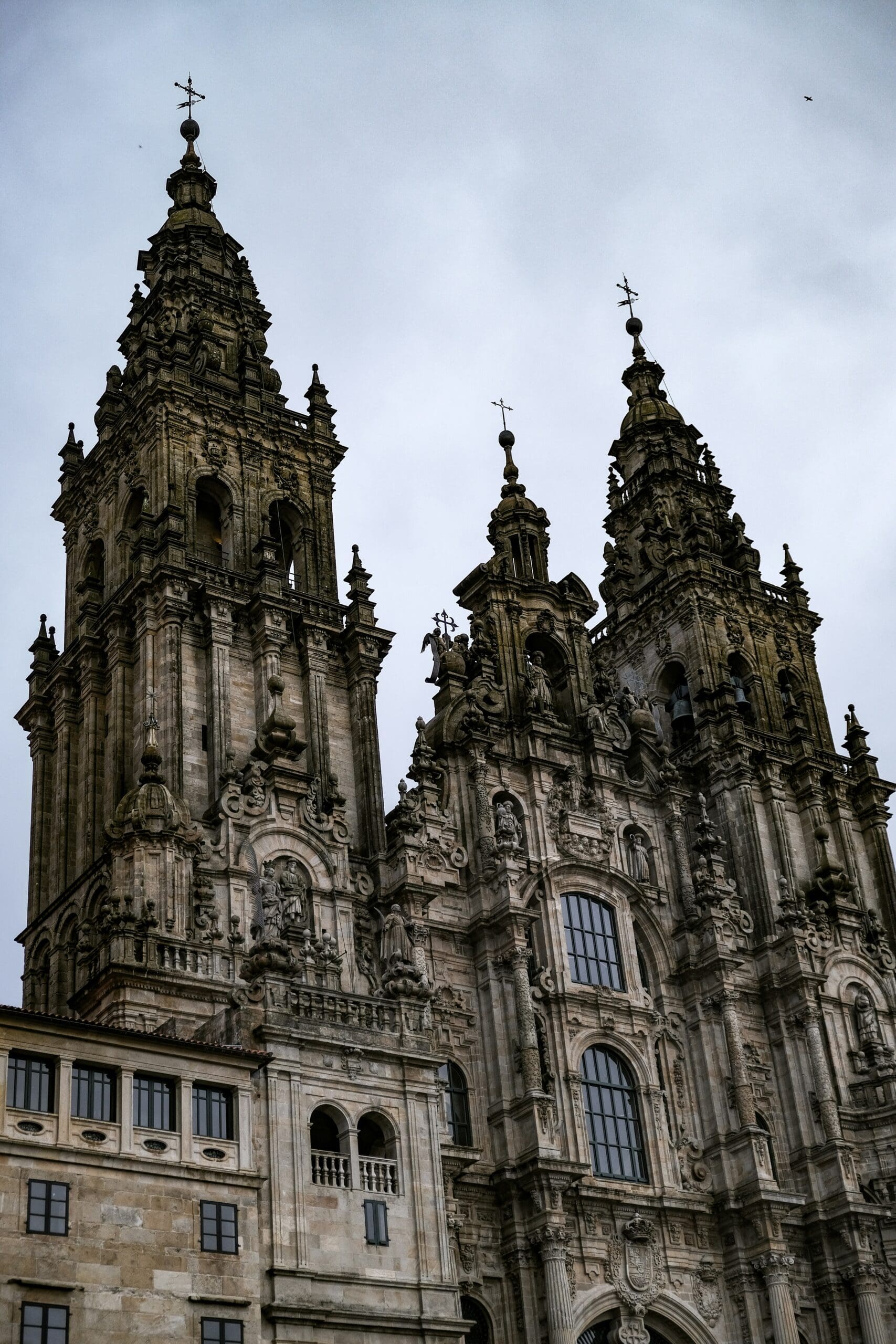 Die Kathedrale von Santiago de Compostela in der Abenddämmerung