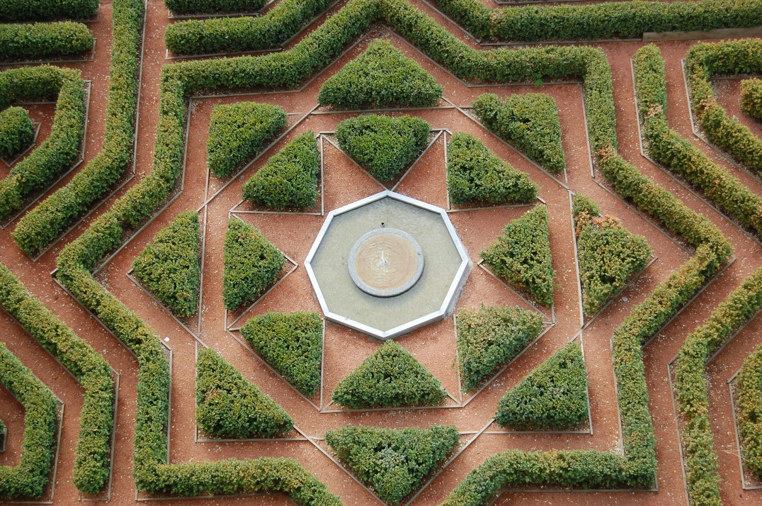 Harmonious Sabatini Gardens with geometric flowerbeds
