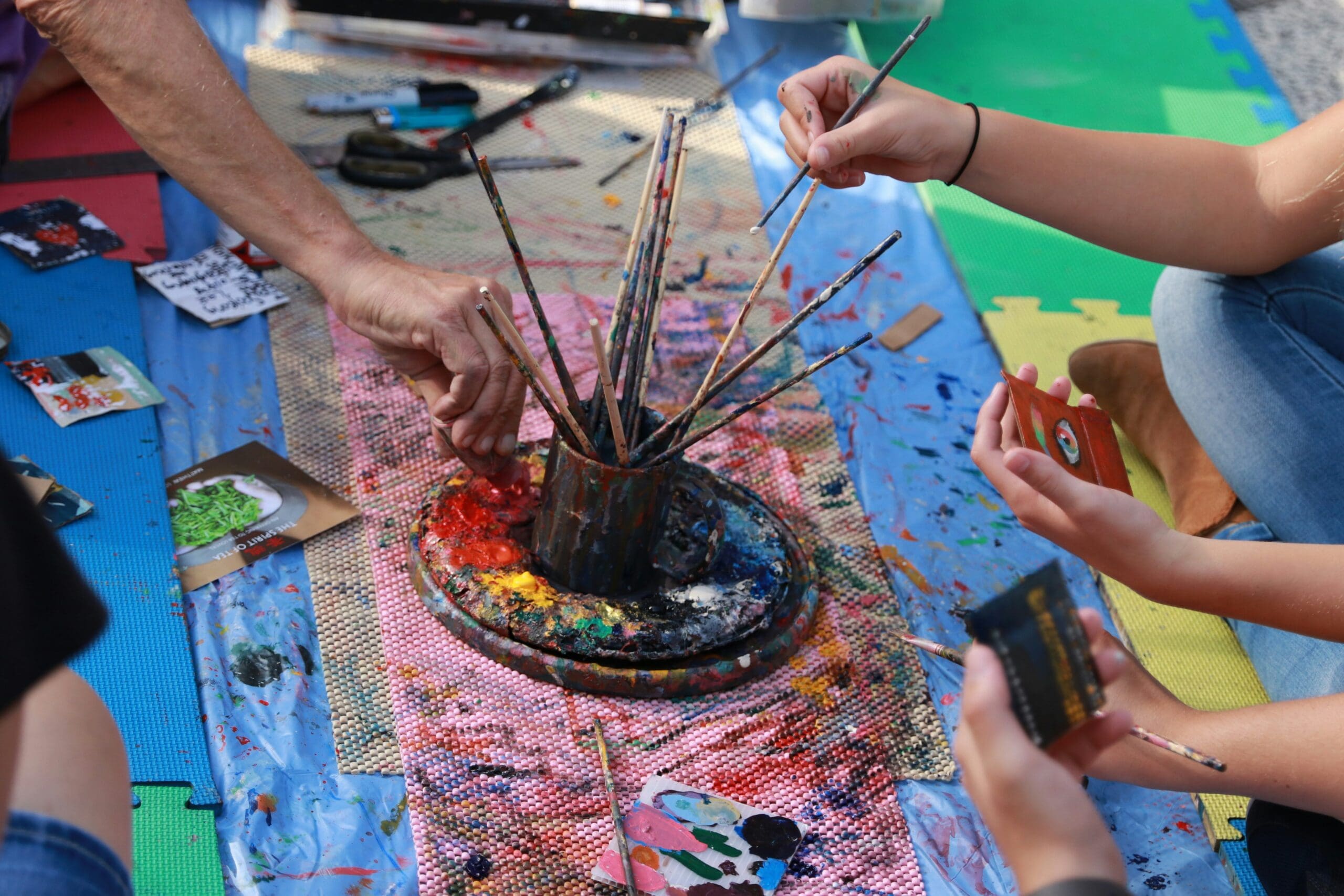 Kinder im Kunstworkshop im Vlaho Bukovac Haus