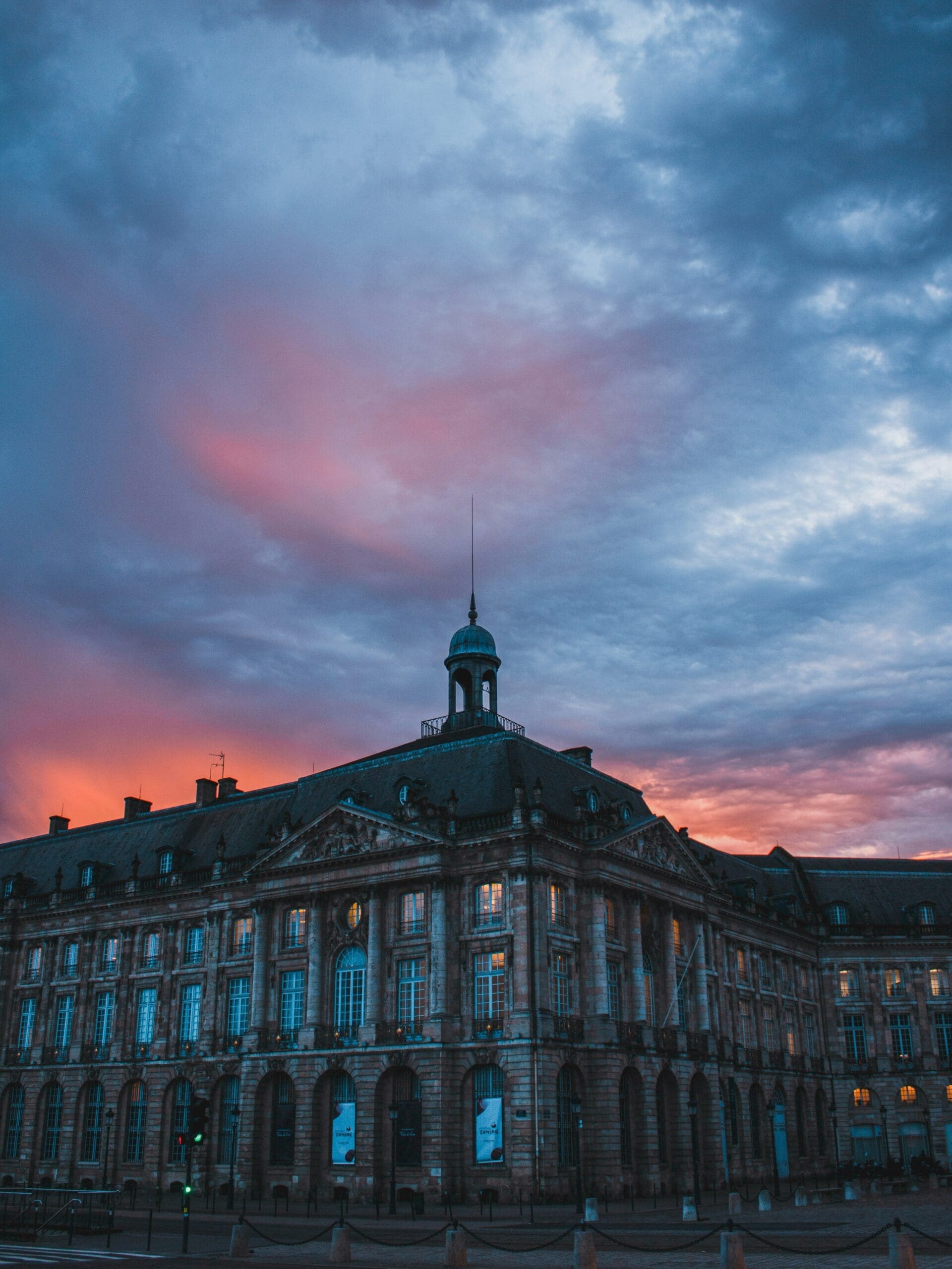 The Miroir d’eau at sunset in Bordeaux