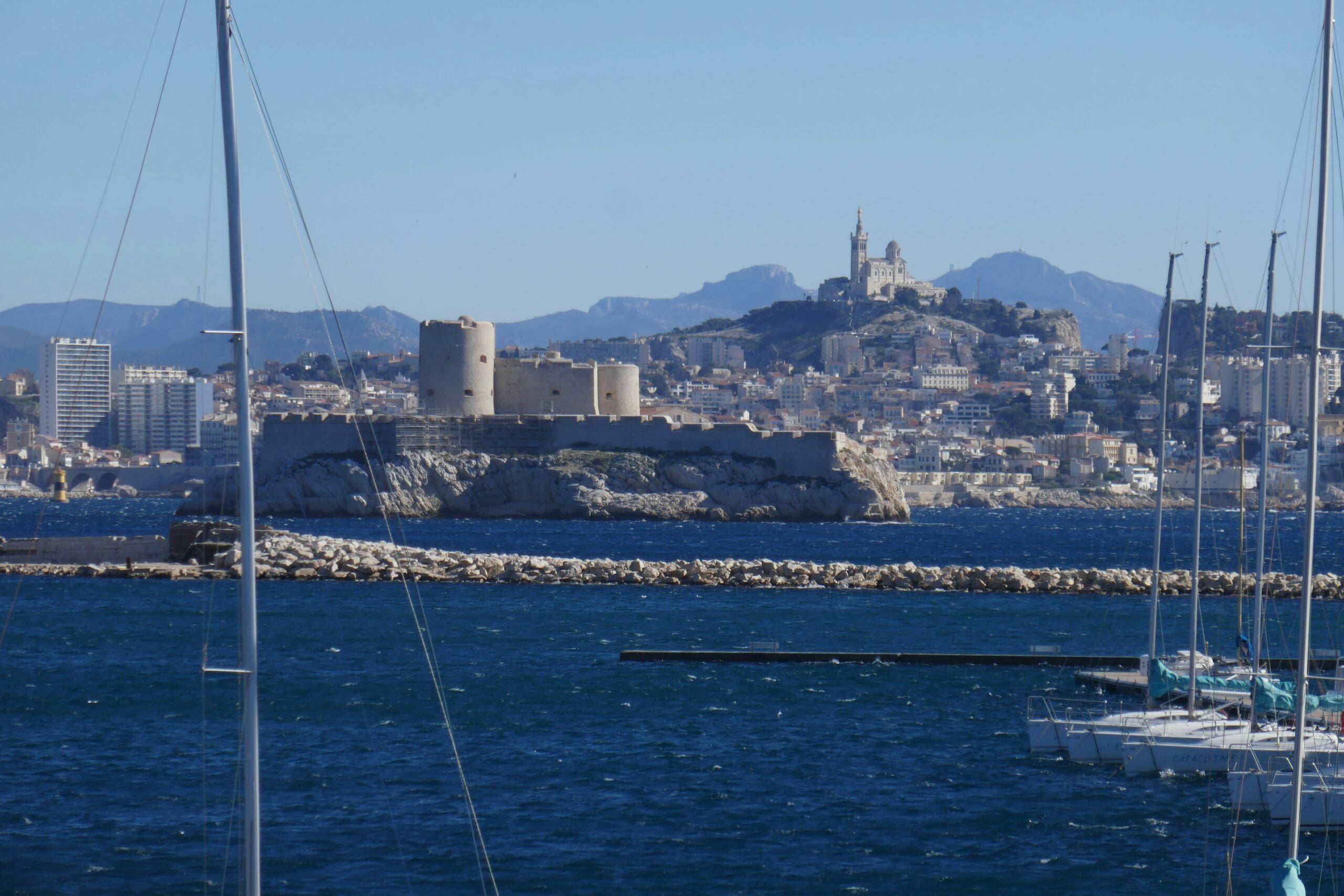 Kathedrale von Marseille mit ihren mächtigen Kuppeln